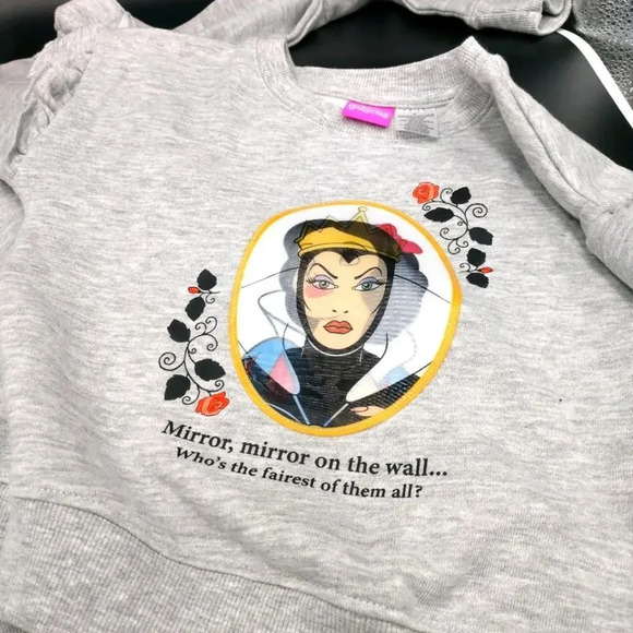 2/$30 Disney Princess Snow White Mirror Sweatshirt​ - Picture 1 of 8